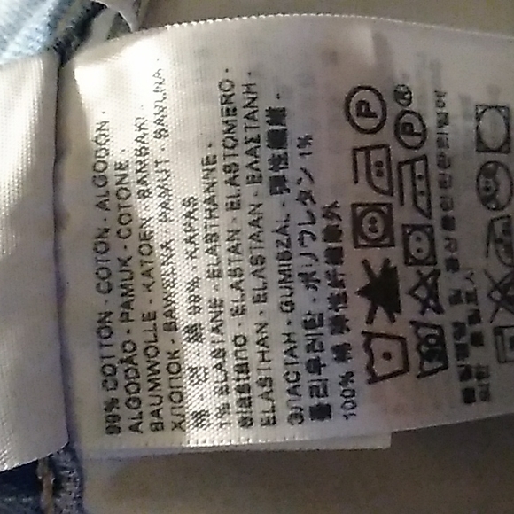 Levis Boyfriend Jeans In Lightwash Blue With Diatressing/Small Rips Size 32/14 - Picture 12 of 13